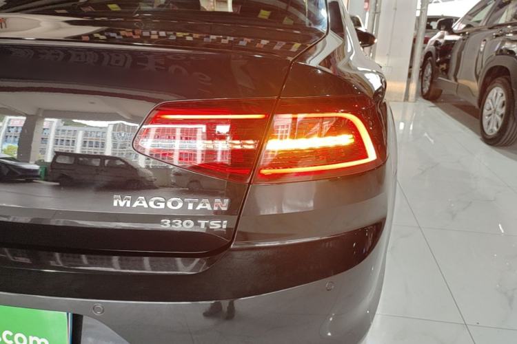 Used Volkswagen Magotan 2018 Facelift 330TSI DSG Luxury Model Right Rear Taillight