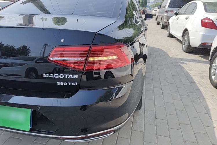Used Volkswagen Magotan 2018 Facelift 330TSI DSG Luxury Model Right Rear Taillight