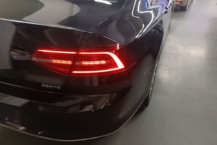 Used Volkswagen Magotan 2018 330TSI DSG Advanced Model Right Rear Taillight