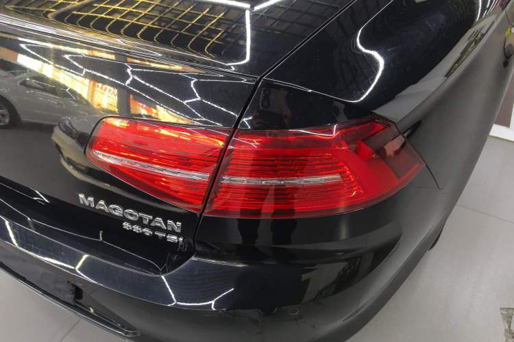 Used Volkswagen Magotan 2018 330TSI DSG Advanced Model Right Rear Taillight