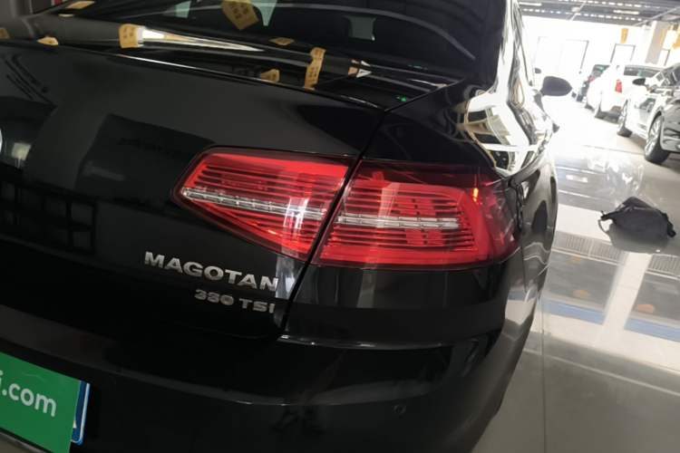Used Volkswagen Magotan 2018 Facelift 330TSI DSG Luxury Model Right Rear Taillight
