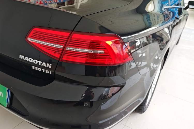 Used Volkswagen Magotan 2018 Facelift 330TSI DSG Luxury Model Right Rear Taillight