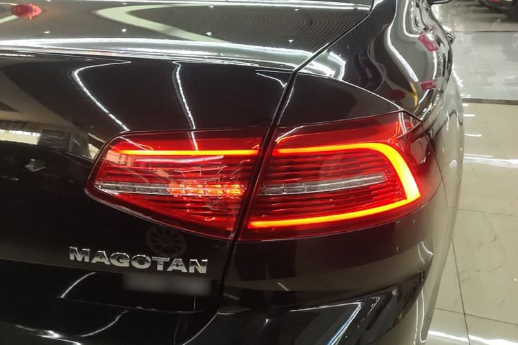 Used Volkswagen Magotan 2018 330TSI DSG Advanced Model Right Rear Taillight