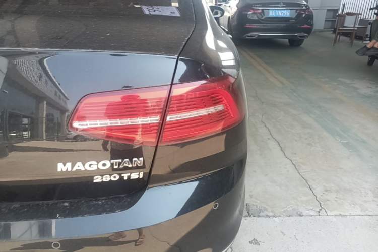 Used Volkswagen Magotan 2018 280TSI DSG Comfort Model Right Rear Taillight