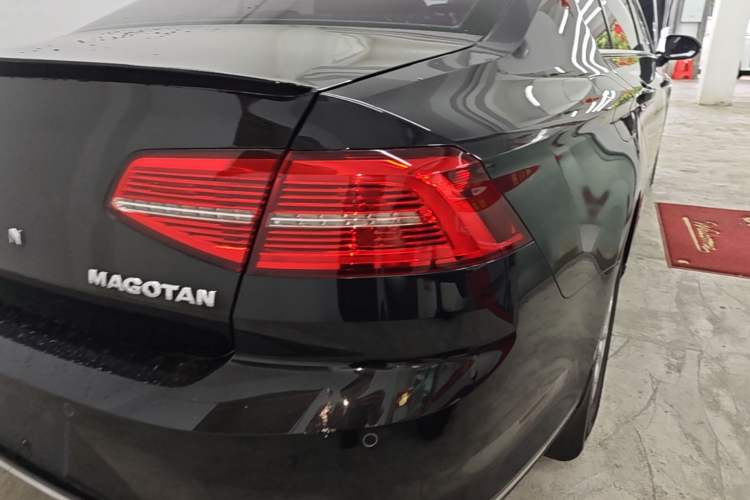 Used Volkswagen Magotan 2018 280TSI DSG Comfort Model Right Rear Taillight