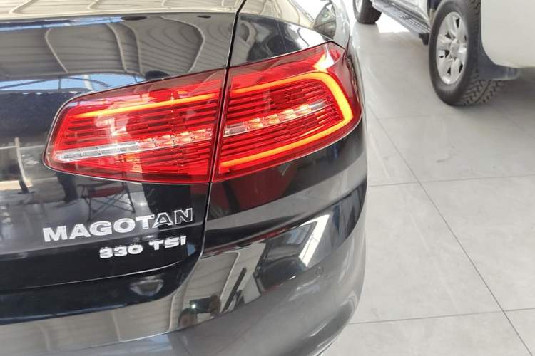 Used Volkswagen Magotan 2018 Facelift 330TSI DSG Luxury Model Right Rear Taillight