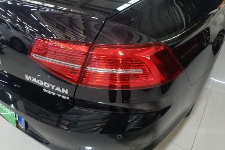 Used Volkswagen Magotan 2018 Facelift 330TSI DSG Luxury Model Right Rear Taillight