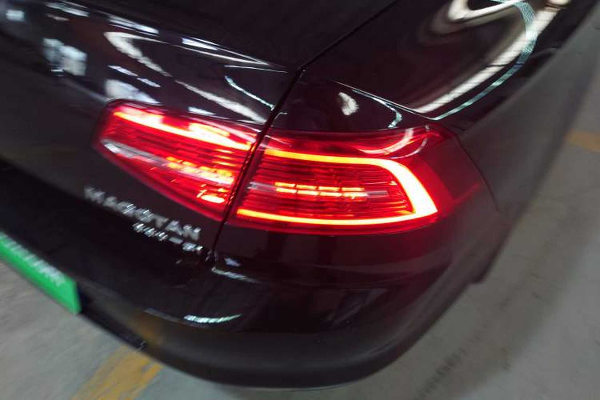 Used Volkswagen Magotan 2018 330TSI DSG Advanced Model Right Rear Taillight