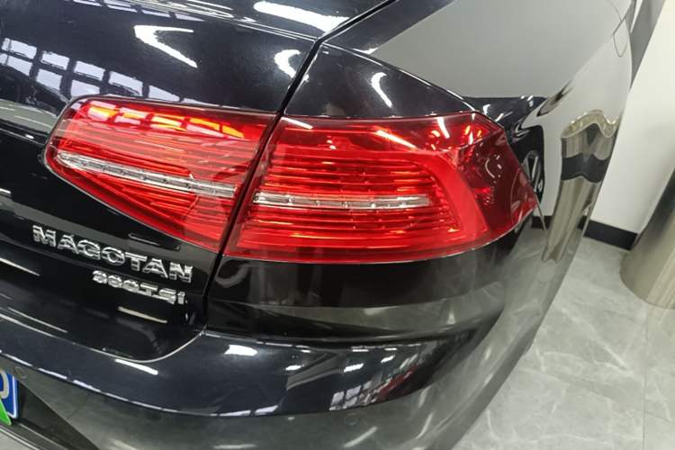 Used Volkswagen Magotan 2018 Facelift 380TSI DSG Luxury Version Right Rear Taillight
