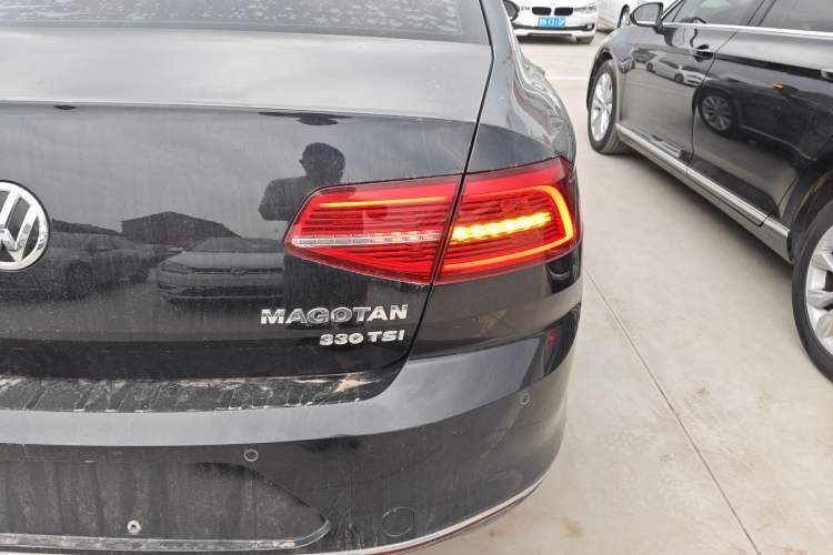 Used Volkswagen Magotan 2018 330TSI DSG Advanced Model Right Rear Taillight