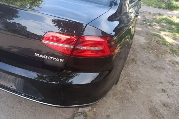 Used Volkswagen Magotan 2018 280TSI DSG Comfort Model Right Rear Taillight