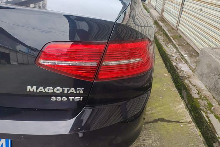 Used Volkswagen Magotan 2018 330TSI DSG Luxury Model Right Rear Taillight