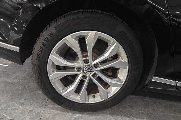 Used Volkswagen Magotan 2018 Facelift 330TSI DSG Luxury Model Right Rear Wheel Hub