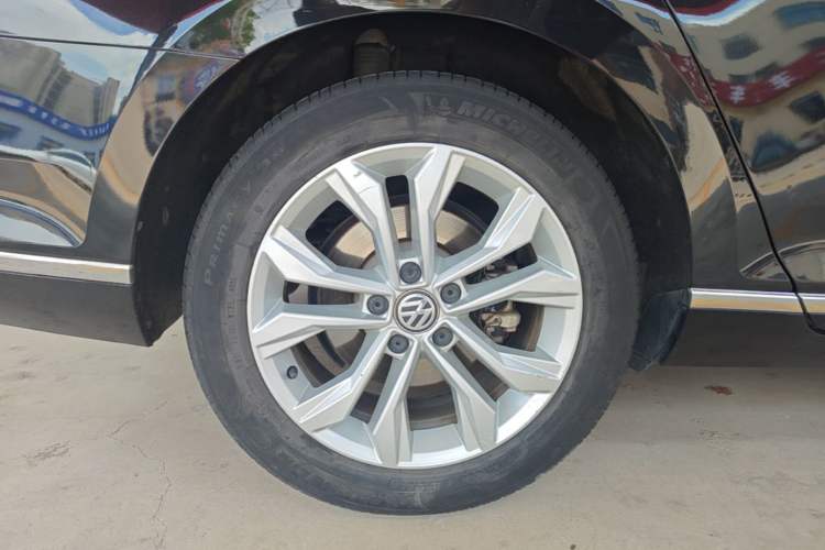 Used Volkswagen Magotan 2018 Facelift 380TSI DSG Luxury Version Right Rear Wheel Hub