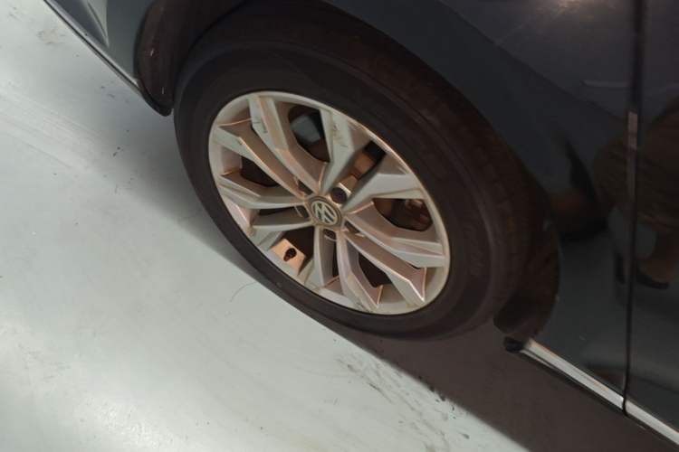 Used Volkswagen Magotan 2018 Facelift 330TSI DSG Luxury Model Right Rear Wheel Hub