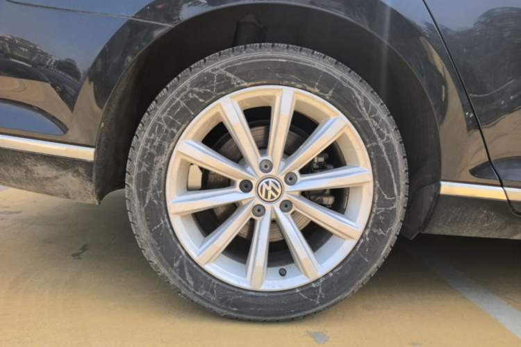 Used Volkswagen Magotan 2018 330TSI DSG Advanced Model Right Rear Wheel Hub