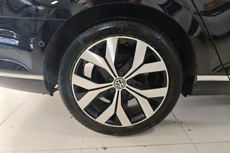 Used Volkswagen Magotan 2018 330TSI DSG Luxury Model Right Rear Wheel Hub