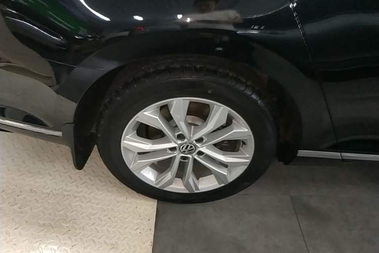 Used Volkswagen Magotan 2018 380TSI DSG Luxury Model Right Rear Wheel Hub