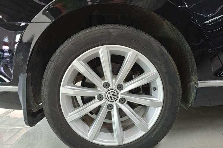 Used Volkswagen Magotan 2018 330TSI DSG Advanced Model Right Rear Wheel Hub