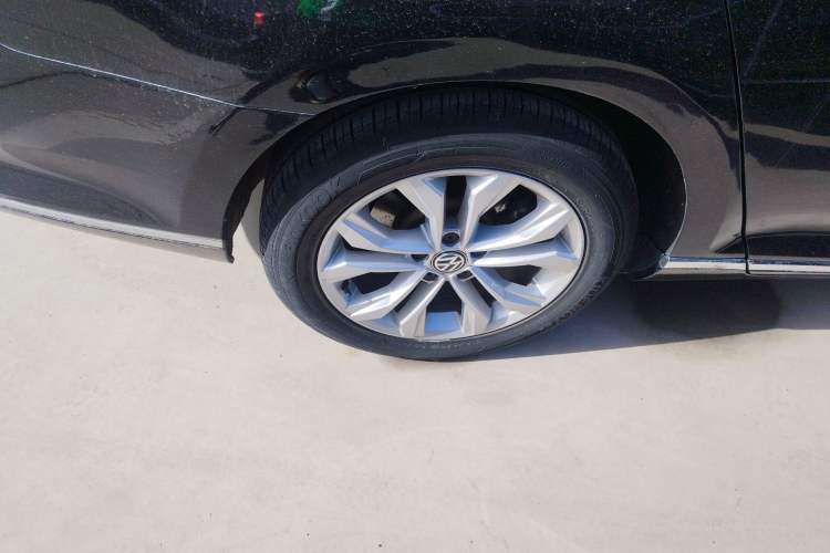 Used Volkswagen Magotan 2018 330TSI DSG Luxury Model Right Rear Wheel Hub