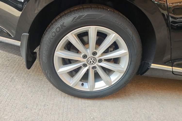 Used Volkswagen Magotan 2018 330TSI DSG Advanced Model Right Rear Wheel Hub