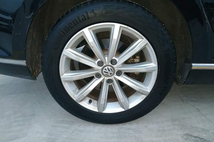 Used Volkswagen Magotan 2018 330TSI DSG Advanced Model Right Rear Wheel Hub