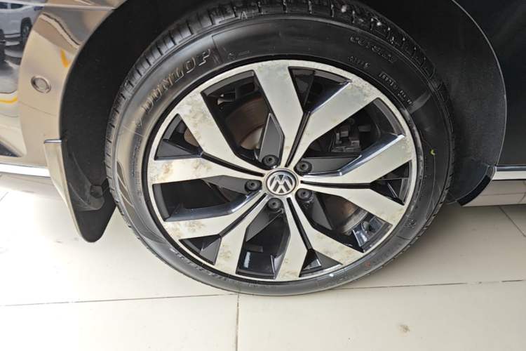 Used Volkswagen Magotan 2018 330TSI DSG Luxury Model Right Rear Wheel Hub