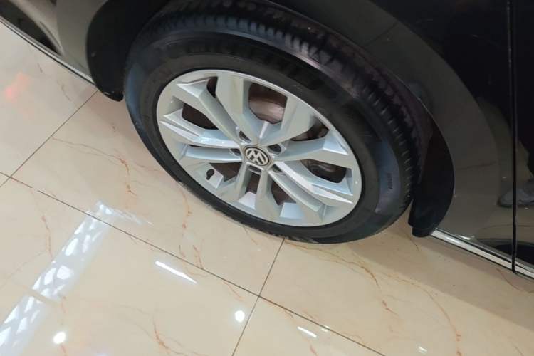 Used Volkswagen Magotan 2018 Facelift 330TSI DSG Luxury Model Right Rear Wheel Hub