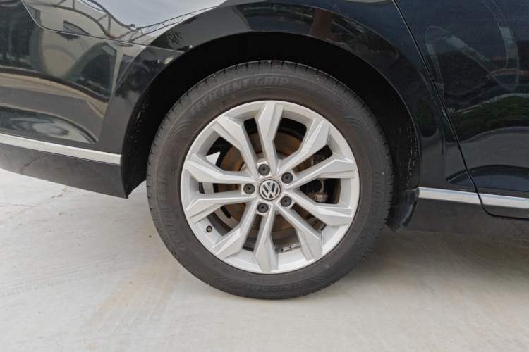 Used Volkswagen Magotan 2018 Facelift 330TSI DSG Luxury Model Right Rear Wheel Hub