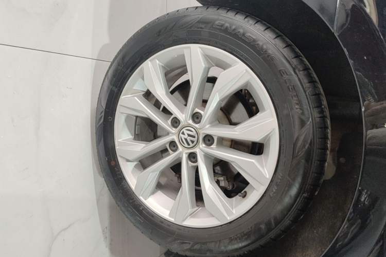 Used Volkswagen Magotan 2018 Facelift 330TSI DSG Luxury Model Right Rear Wheel Hub