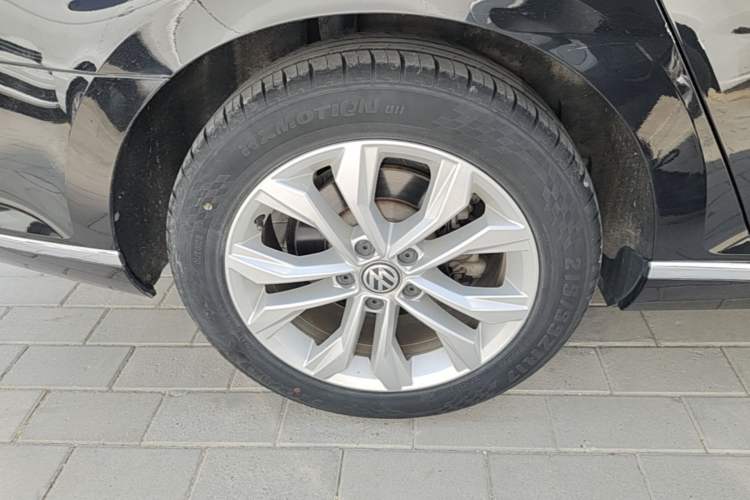 Used Volkswagen Magotan 2018 Facelift 330TSI DSG Luxury Model Right Rear Wheel Hub