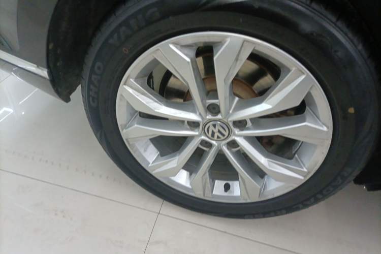 Used Volkswagen Magotan 2018 Facelift 330TSI DSG Luxury Model Right Rear Wheel Hub