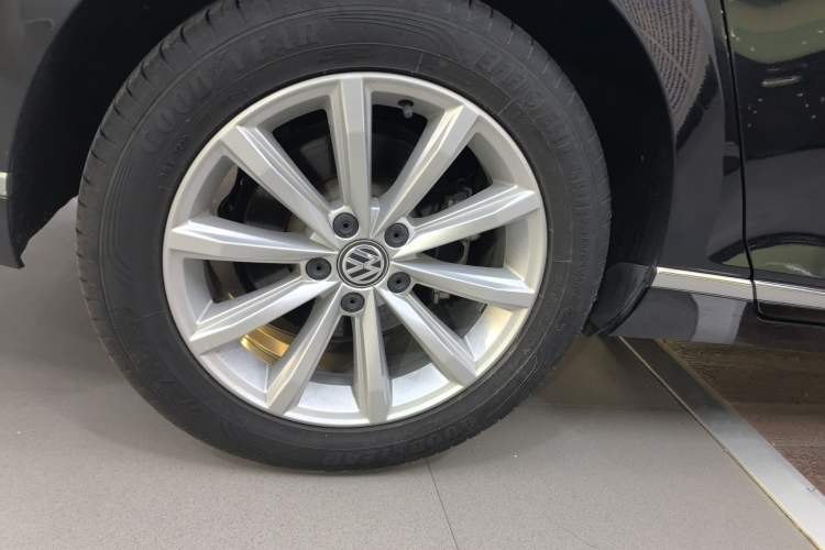 Used Volkswagen Magotan 2018 330TSI DSG Advanced Model Right Rear Wheel Hub