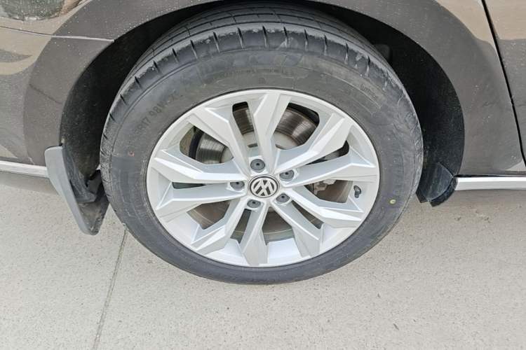 Used Volkswagen Magotan 2018 Facelift 330TSI DSG Luxury Model Right Rear Wheel Hub