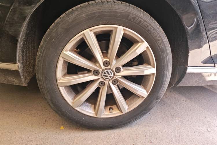 Used Volkswagen Magotan 2018 330TSI DSG Advanced Model Right Rear Wheel Hub