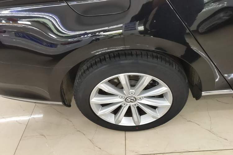 Used Volkswagen Magotan 2018 330TSI DSG Advanced Model Right Rear Wheel Hub