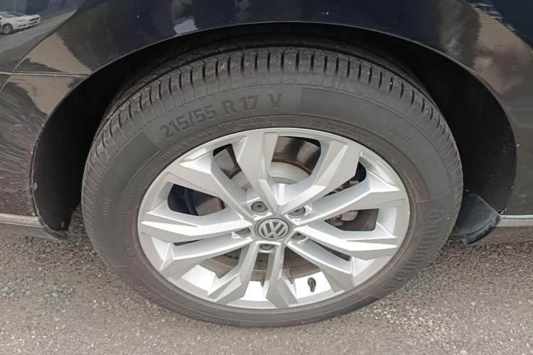 Used Volkswagen Magotan 2018 330TSI DSG Luxury Model Right Rear Wheel Hub