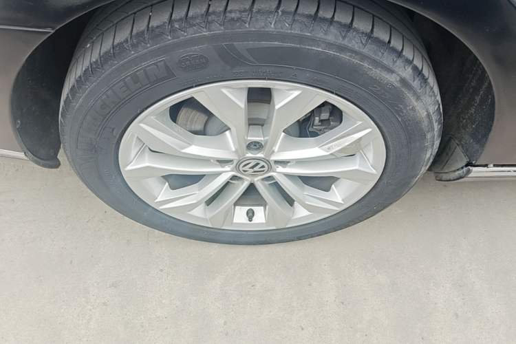 Used Volkswagen Magotan 2018 Facelift 330TSI DSG Luxury Model Right Rear Wheel Hub