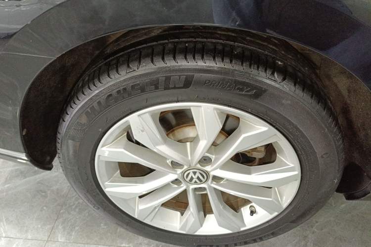 Used Volkswagen Magotan 2018 Facelift 380TSI DSG Luxury Version Right Rear Wheel Hub