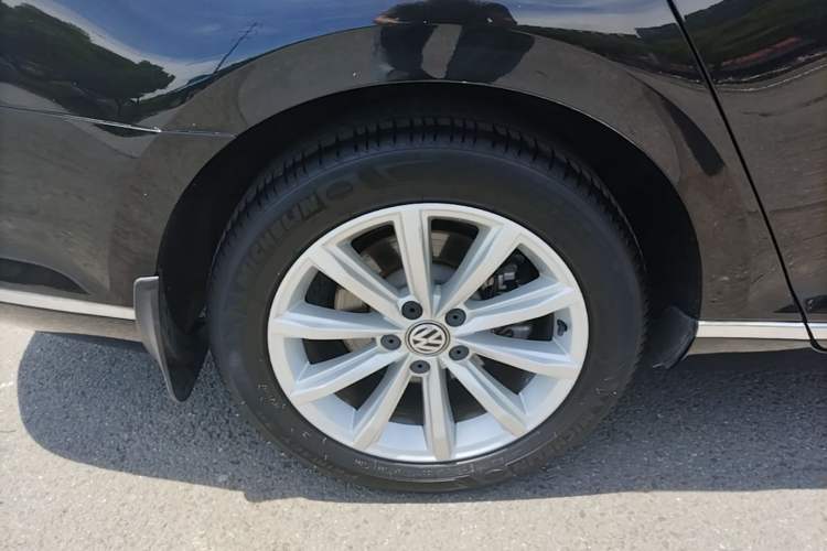 Used Volkswagen Magotan 2018 330TSI DSG Advanced Model Right Rear Wheel Hub
