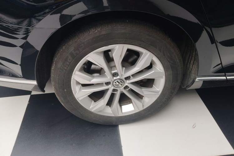 Used Volkswagen Magotan 2018 Facelift 330TSI DSG Luxury Model Right Rear Wheel Hub