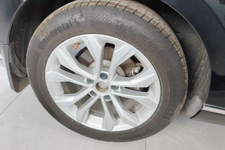 Used Volkswagen Magotan 2018 Facelift 330TSI DSG Luxury Model Right Rear Wheel Hub