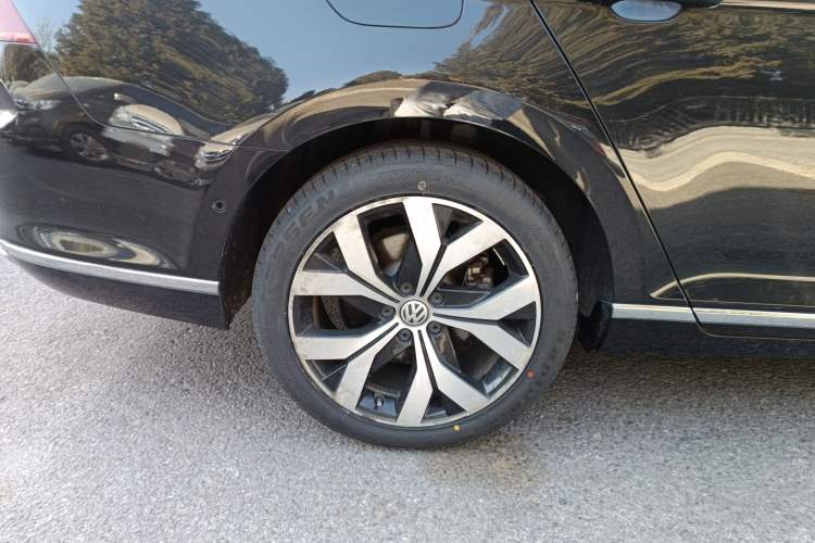 Used Volkswagen Magotan 2018 380TSI DSG Prestige Model Right Rear Wheel Hub