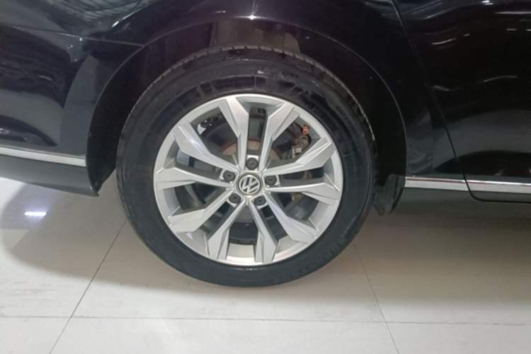 Used Volkswagen Magotan 2018 Facelift 330TSI DSG Luxury Model Right Rear Wheel Hub