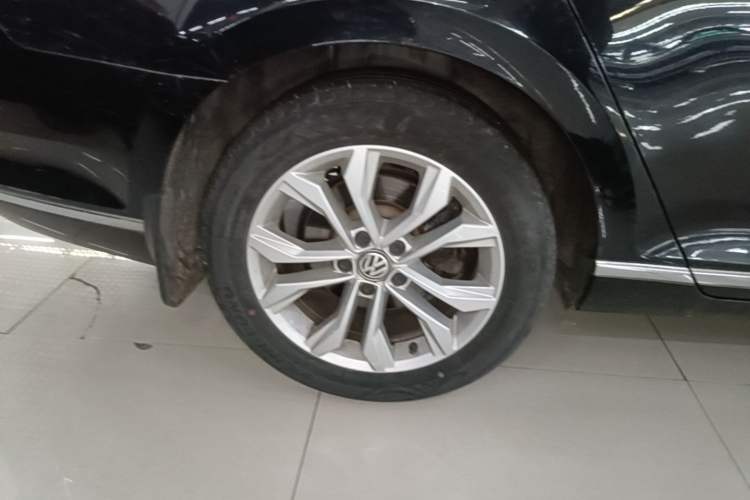 Used Volkswagen Magotan 2018 Facelift 330TSI DSG Luxury Model Right Rear Wheel Hub