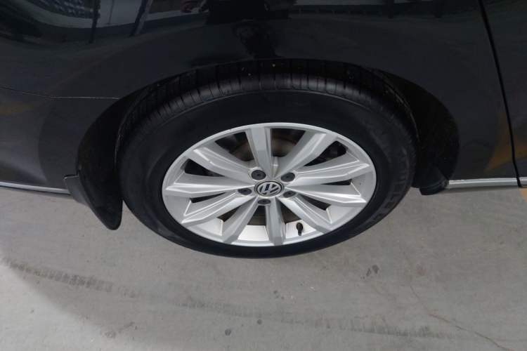 Used Volkswagen Magotan 2018 330TSI DSG Advanced Model Right Rear Wheel Hub