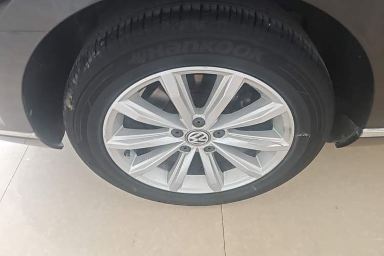 Used Volkswagen Magotan 2018 330TSI DSG Advanced Model Right Rear Wheel Hub