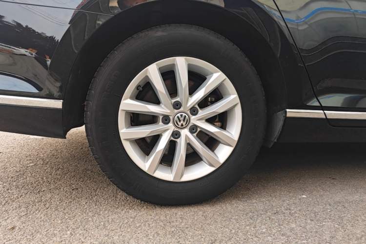 Used Volkswagen Magotan 2018 280TSI DSG Comfort Model Right Rear Wheel Hub