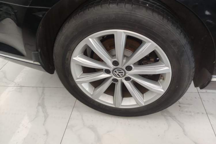 Used Volkswagen Magotan 2018 330TSI DSG Advanced Model Right Rear Wheel Hub