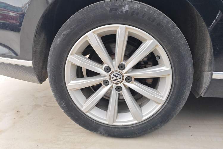 Used Volkswagen Magotan 2018 330TSI DSG Advanced Model Right Rear Wheel Hub